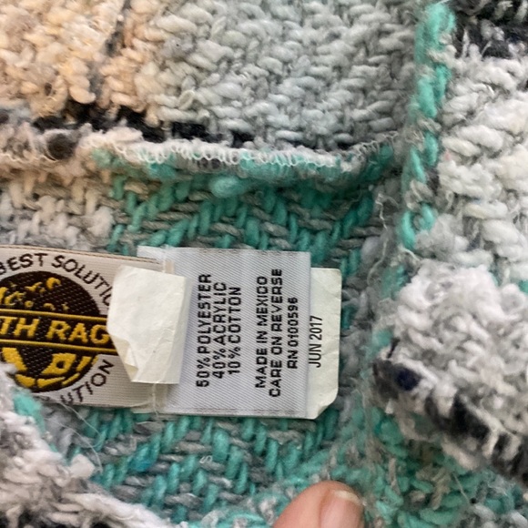 Poncho - Picture 3 of 3